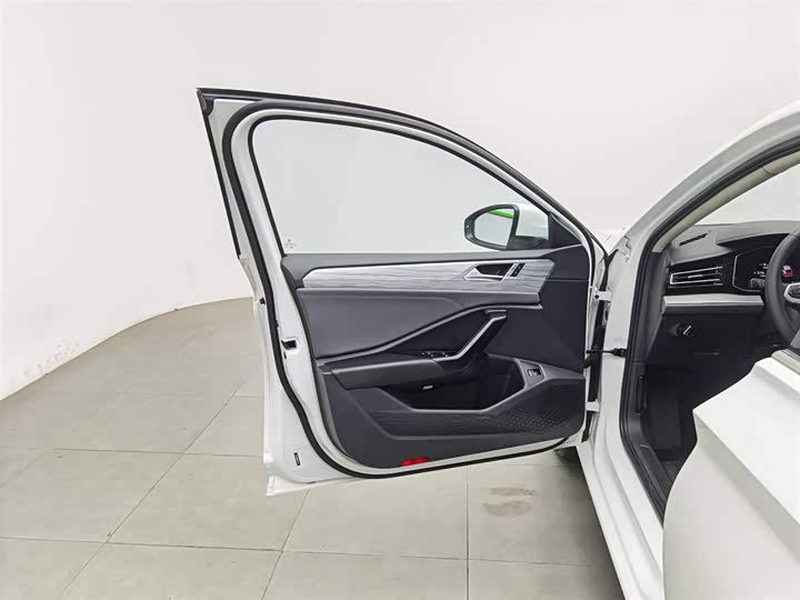 Фото 8 - Volkswagen Sagitar L