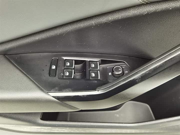 Фото 9 - Volkswagen Sagitar L