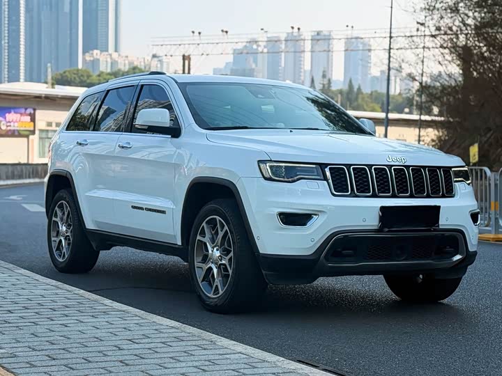 Фото 3 - Jeep Grand Cherokee