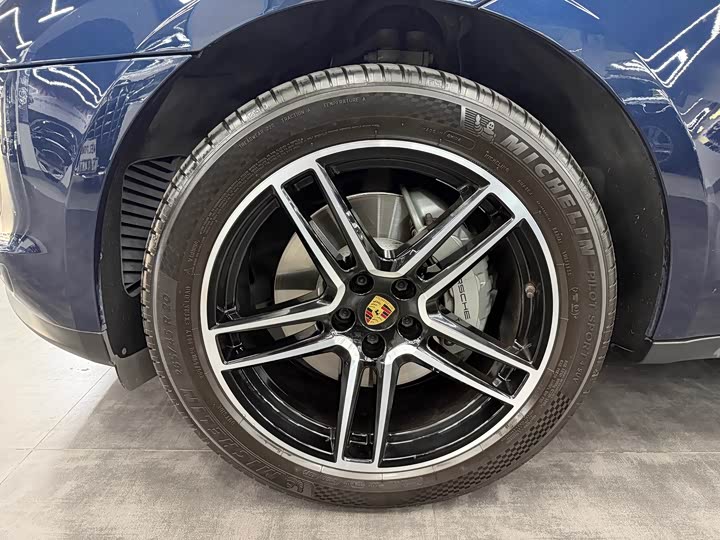 Фото 13 - Porsche Macan