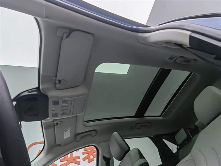 Фото 14 - Ford Escape