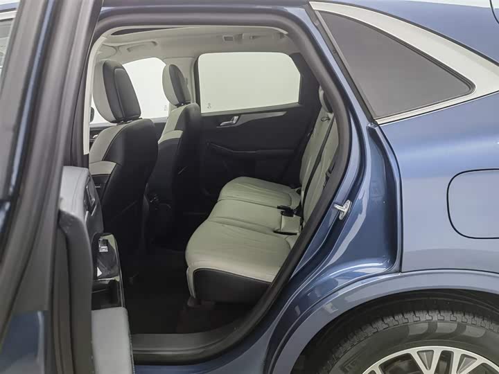 Фото 15 - Ford Escape