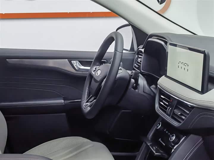 Фото 22 - Ford Escape