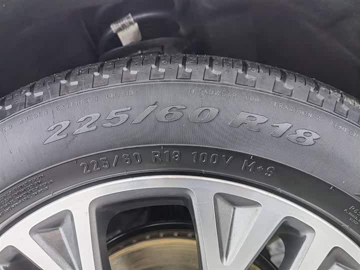 Фото 24 - Ford Escape