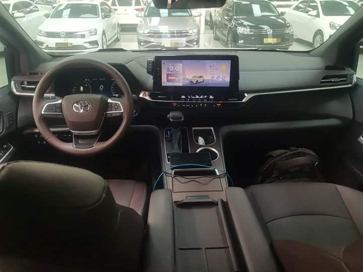 Фото 10 - Toyota Granvia