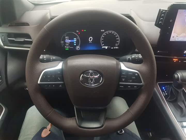 Фото 11 - Toyota Granvia