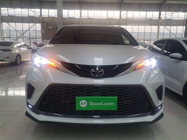 Фото 3 - Toyota Granvia