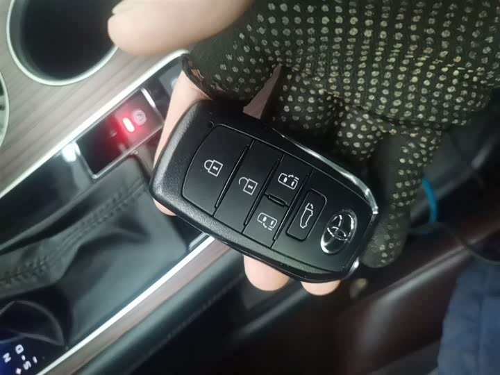 Фото 9 - Toyota Granvia