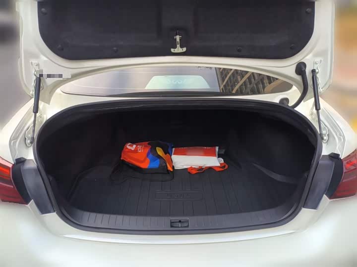 Фото 21 - Infiniti Q50L