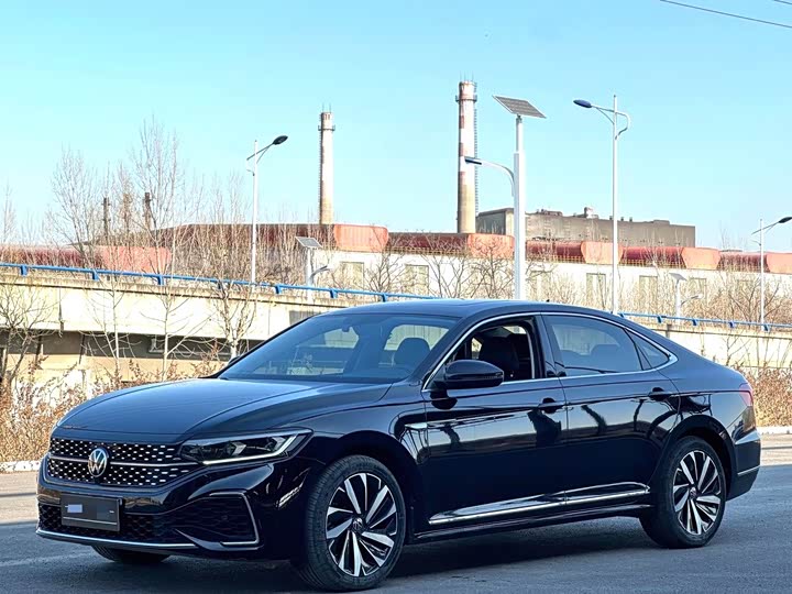 Фото 1 - Volkswagen Passat