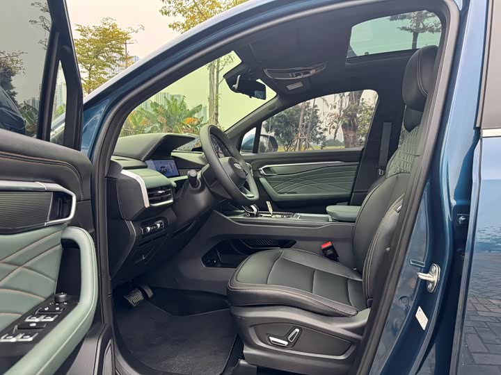 Фото 10 - Geely Okavango L