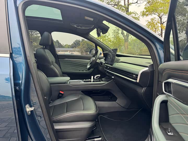 Фото 12 - Geely Okavango L