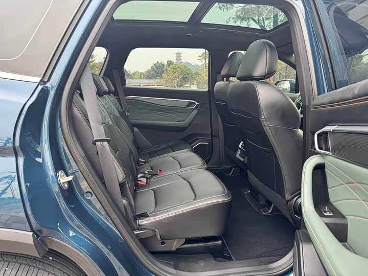 Фото 13 - Geely Okavango L