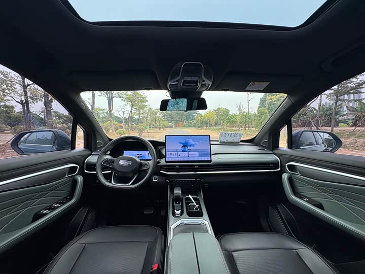 Фото 14 - Geely Okavango L