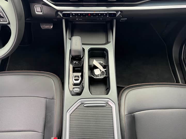 Фото 19 - Geely Okavango L