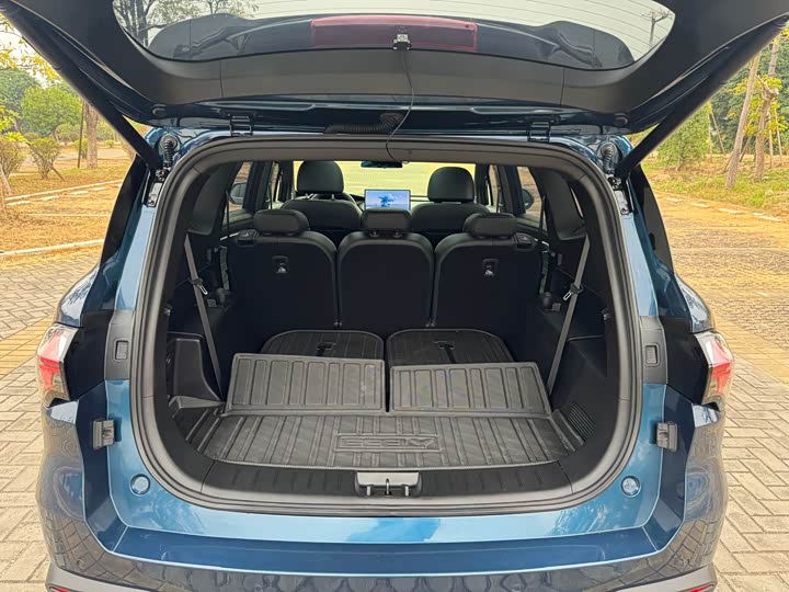 Фото 25 - Geely Okavango L