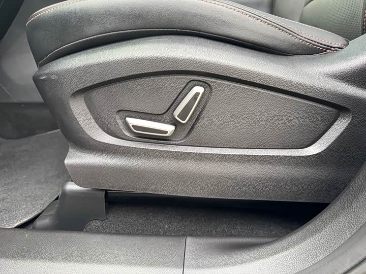 Фото 27 - Geely Okavango L