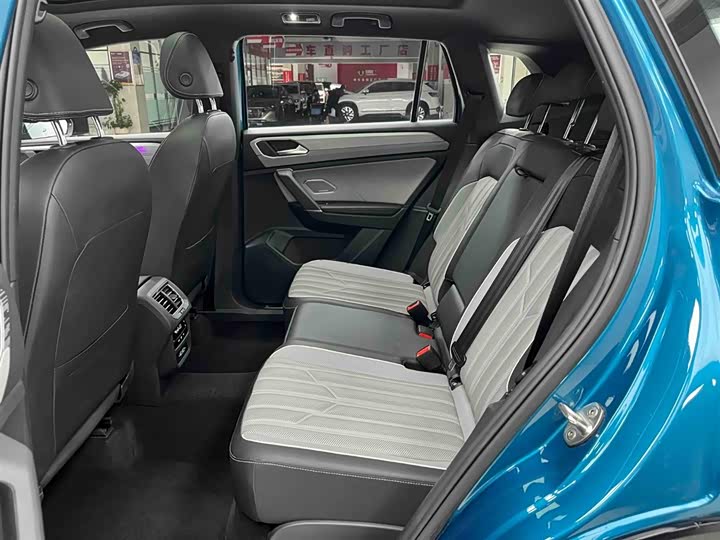 Фото 14 - Volkswagen Tayron