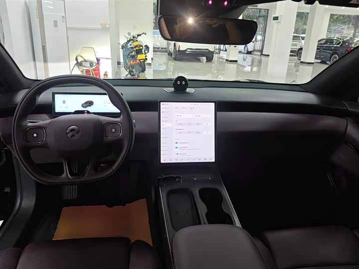 Фото 10 - Nio ET5T