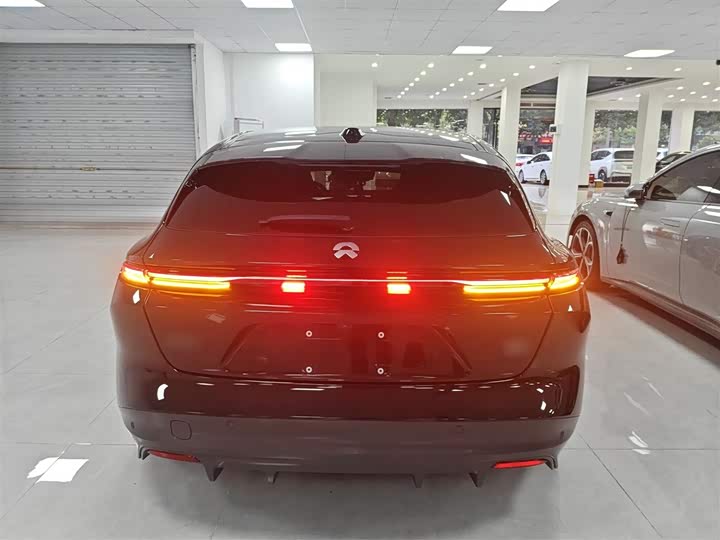 Фото 6 - Nio ET5T