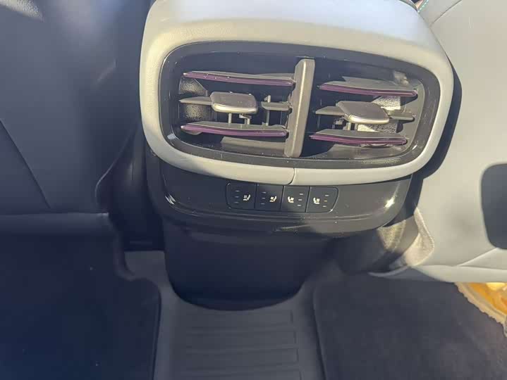 Фото 15 - BYD Sea Lion 07 DM-i Hybrid