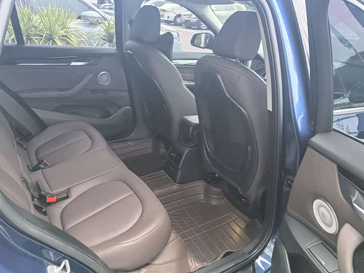 Фото 10 - BMW X1