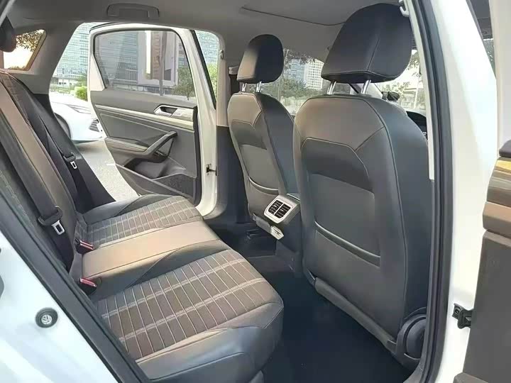 Фото 6 - Volkswagen Lavida