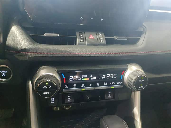 Фото 13 - Toyota Wildlander Hybrid