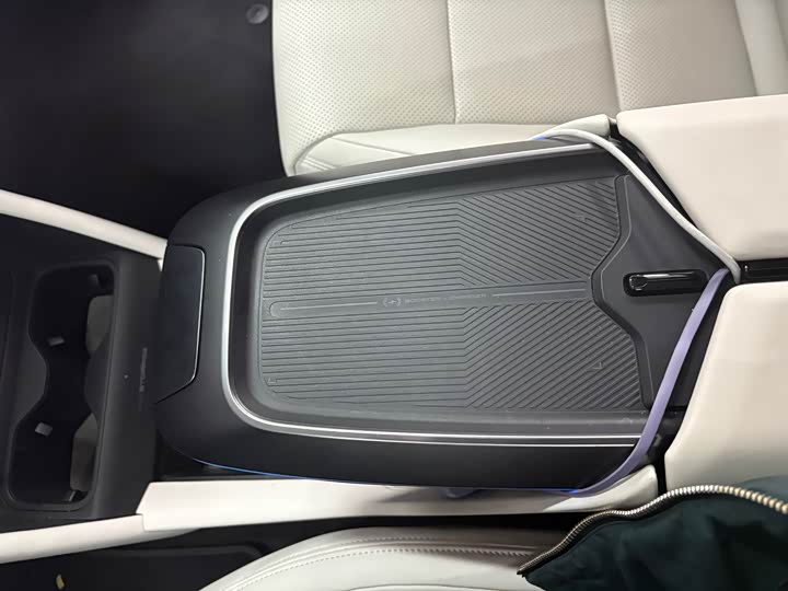 Фото 18 - Geely Jiyue 01