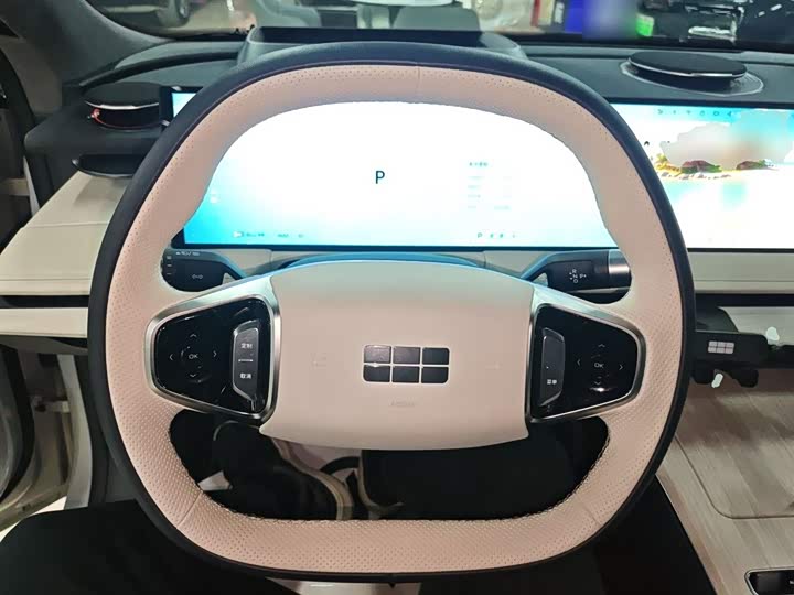 Фото 11 - Geely Galaxy E8