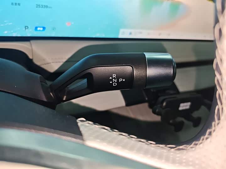 Фото 14 - Geely Galaxy E8