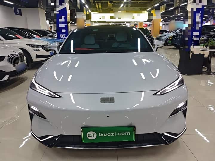 Фото 3 - Geely Galaxy E8