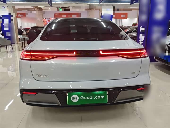 Фото 6 - Geely Galaxy E8