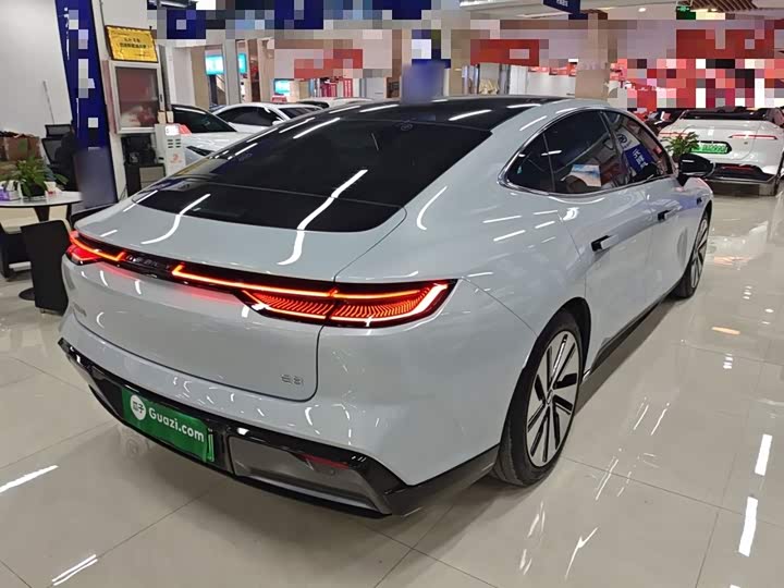 Фото 7 - Geely Galaxy E8