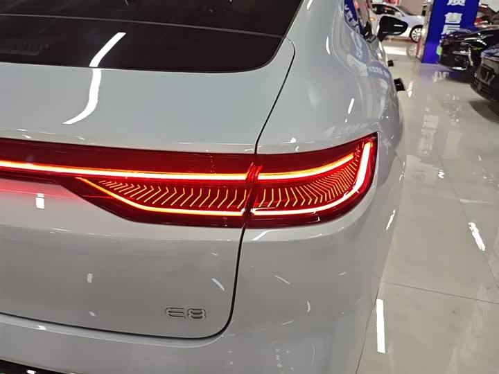 Фото 8 - Geely Galaxy E8