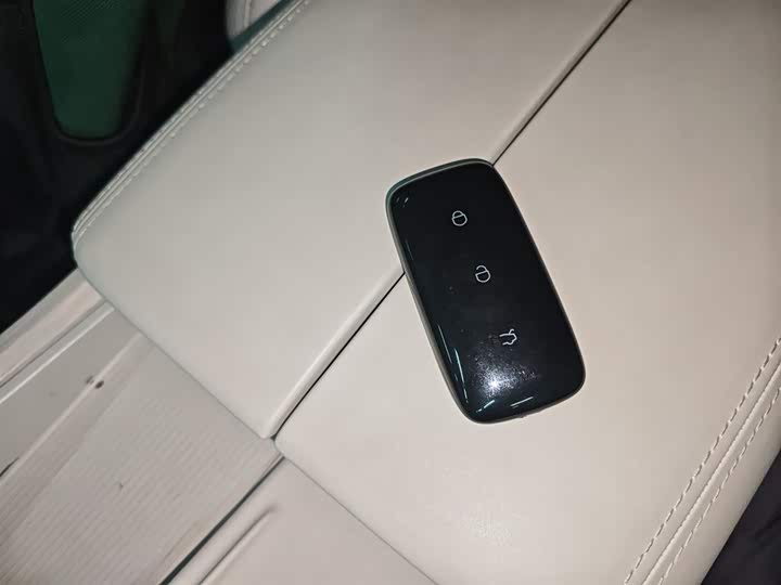 Фото 9 - Geely Galaxy E8