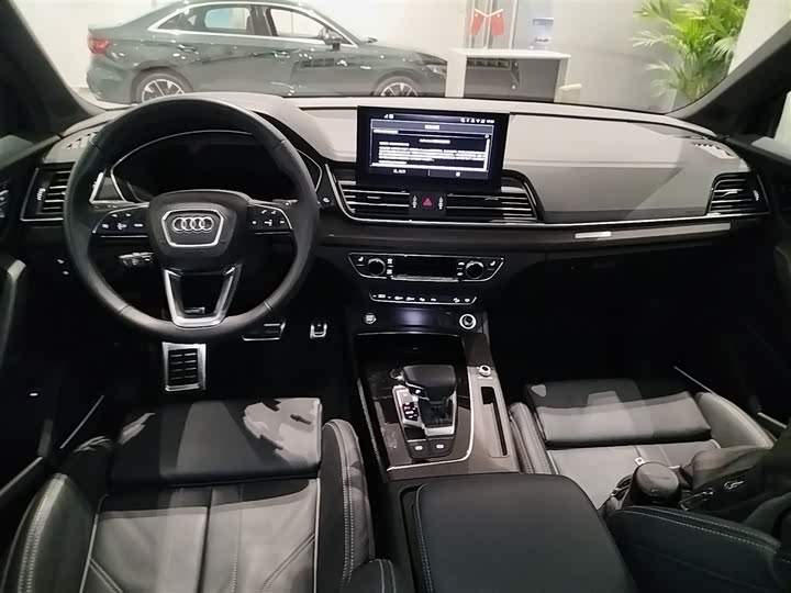 Фото 10 - Audi Q5L