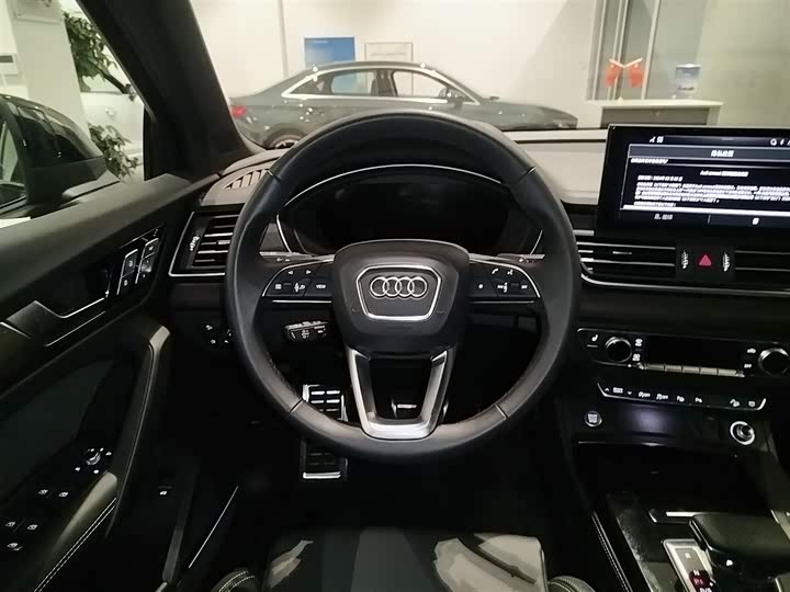 Фото 11 - Audi Q5L