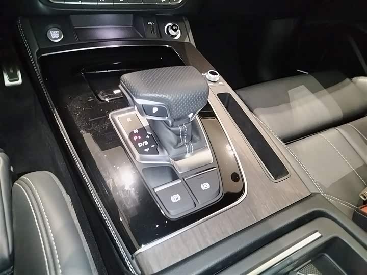 Фото 14 - Audi Q5L