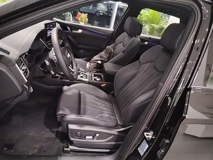 Фото 15 - Audi Q5L