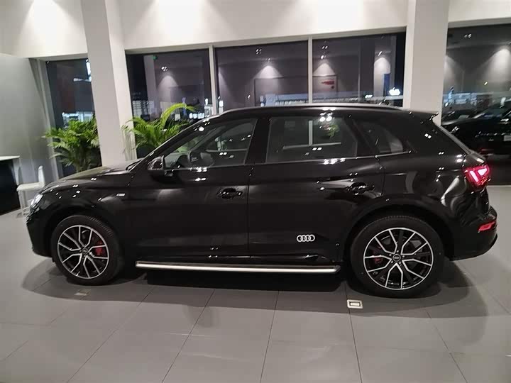 Фото 5 - Audi Q5L