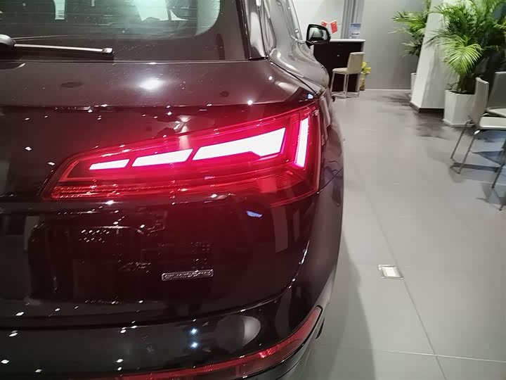 Фото 8 - Audi Q5L