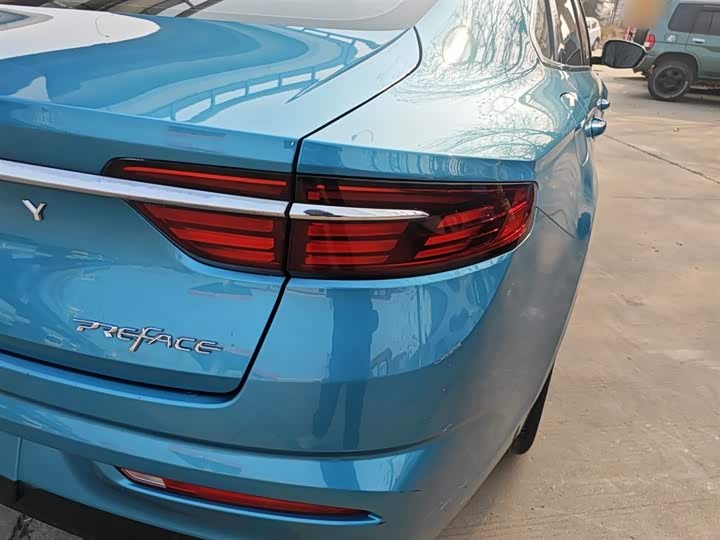 Фото 8 - Geely Preface