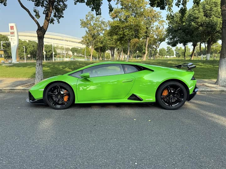 Фото 11 - Lamborghini Huracán