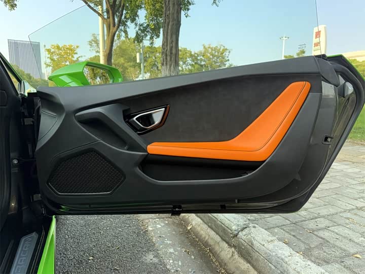 Фото 8 - Lamborghini Huracán