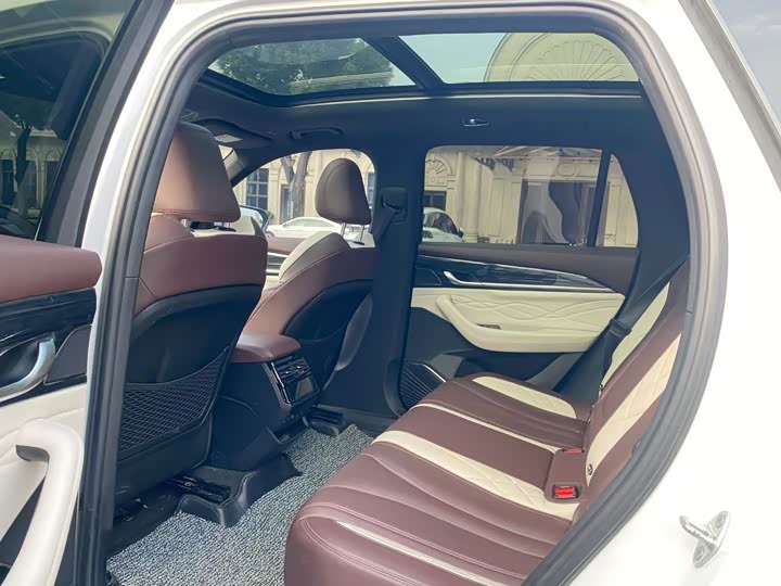 Фото 7 - Geely Monjaro