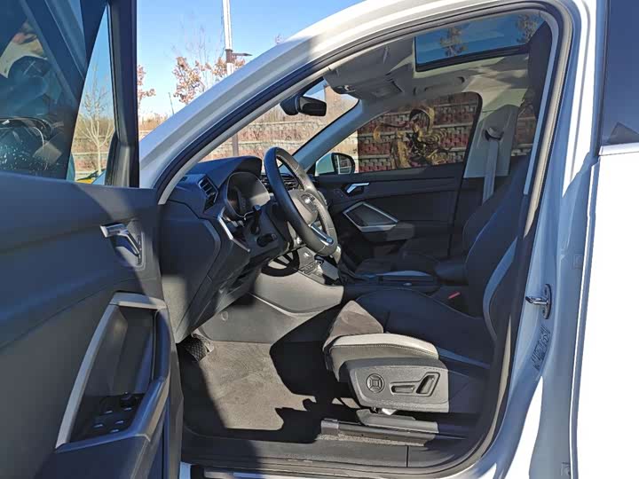 Фото 4 - Audi Q3