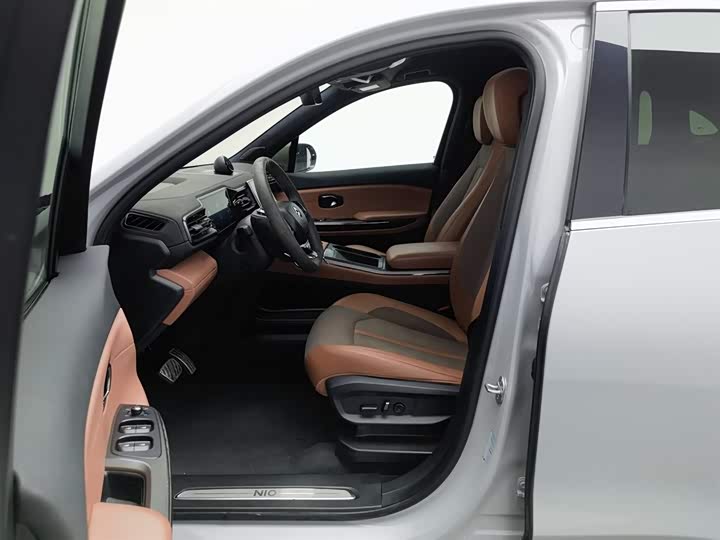 Фото 10 - Nio EC6