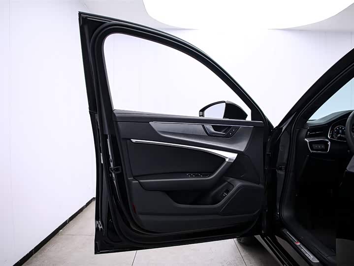 Фото 11 - Audi A6L