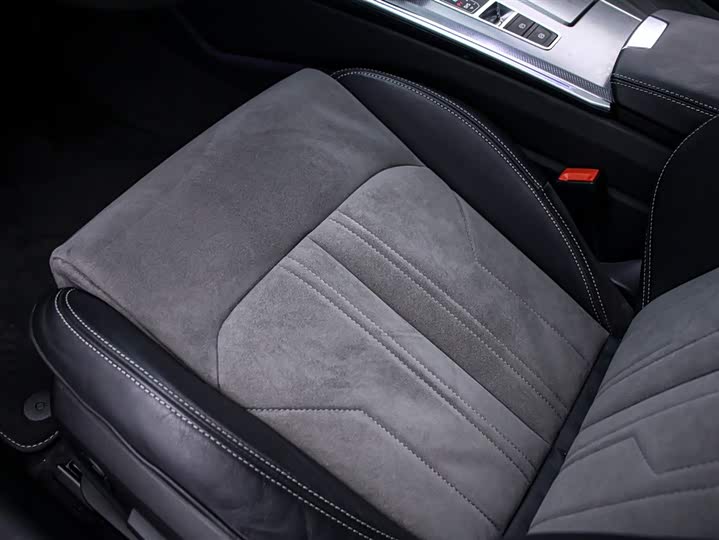 Фото 13 - Audi A6L